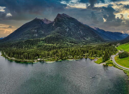 Hintersee mit Blick auf den majestätischen Watzmann.