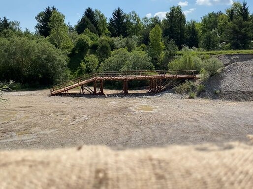 Sprengen einer Behelfsbrücke