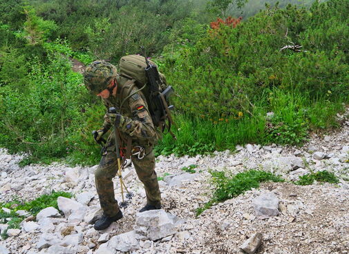 Der Bataillonskommandeur Oberstleutnant Felix Gaukler im Aufstieg.