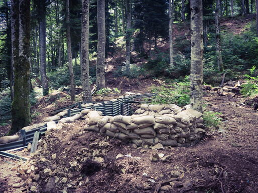 "Kurrat Nest"! Überhöhte Stellung um das darunterliegende Grabensystem zu überwachen.
