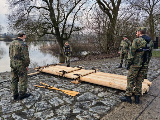 Behelfsmäßige Gewässerüberquerung in Bogen
