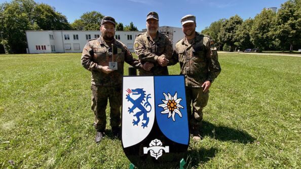 Übergabe der Kompanie: von links Major Steffen Monnier, Oberstleutnant Christian Zimmer und Hauptmann Marco Dittmer.