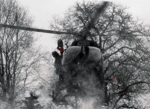 Das Hubschrauber-­Einsatzkommando der Gebirgsjäger­brigade 23 im Anflug.