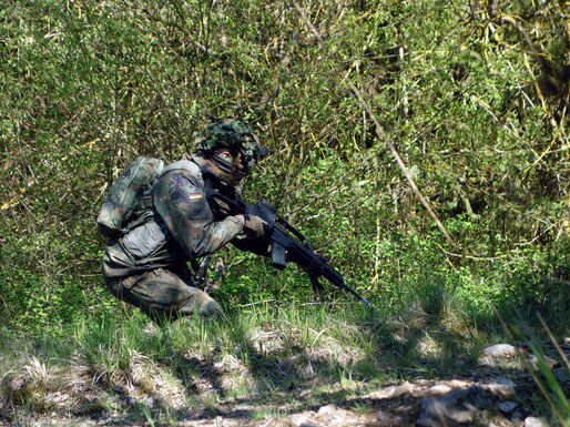 Kampf im bewaldeten Gelände