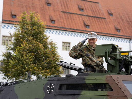 Ein letzter Gruß vom scheidenden Kommandeur Oberstleutnant Gaukler zu den Kameraden des Pionierbataillon 905.