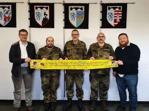 Übergabe des Gelben Bandes der Verbundenheit an das Pionierbataillon 905