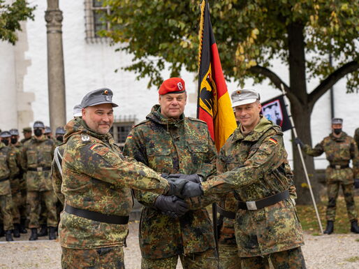 Brigadegeneral Michael Podzus übergibt das Kommando über das Pionierbataillon 905.