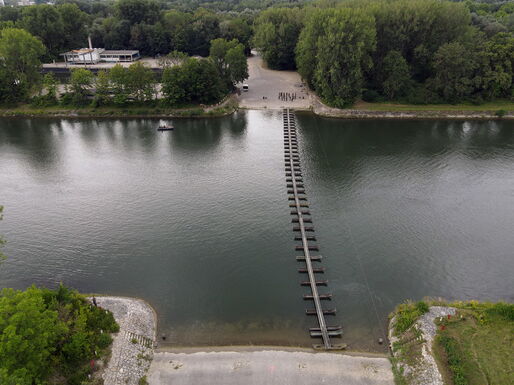 Der Auftrag ist erledigt. Der Schwimmsteg ist fertiggestellt.