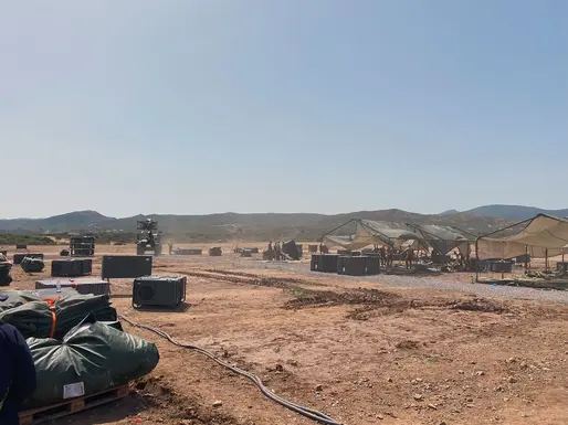 Feldlagerbau auf Sardinien