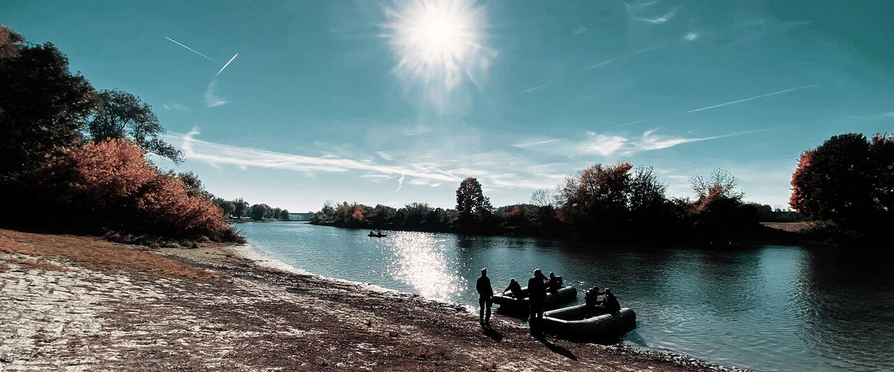 Tags drauf Sonnenschein und strahlend blauer Himmel.