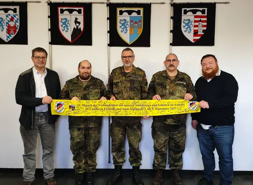 Übergabe des Gelben Bandes der Verbundenheit an das Pionierbataillon 905