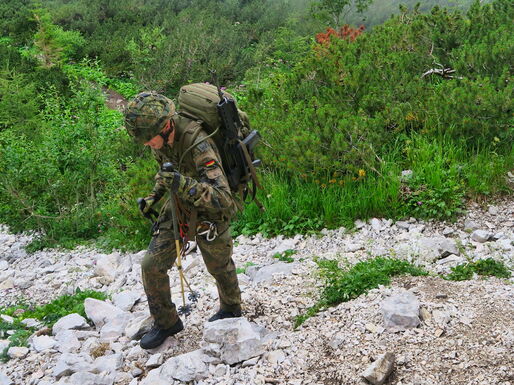 Der Bataillonskommandeur Oberstleutnant Felix Gaukler im Aufstieg.