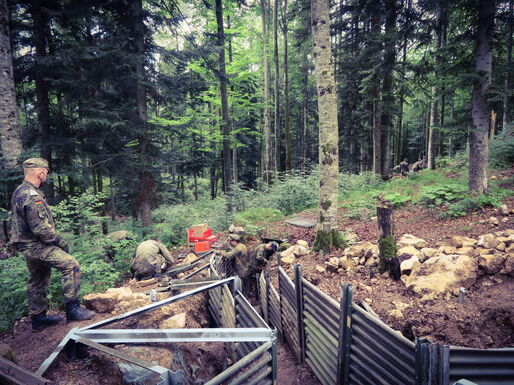 Arbeiten im Bereich "Herrmann Fall". Dieses Stück Graben führt hinab zum "Buchner Tunnel".