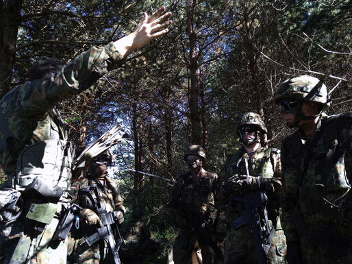 Einweisung in die Gefechtslage im Rahmen der Spezialgrundausbildung Pioniere im Modul 3 (Gefechtsanteil).